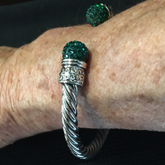 Green crystal/silver tone rope style split bangle - Picture 4 of 8